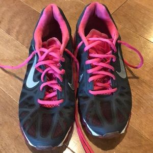 Nike women’s Airmax running shoes